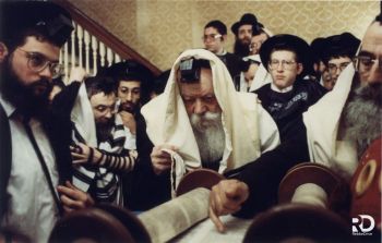 גוט יום טוב! קבלת התורה בשמחה ובפנימיות!